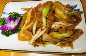 Braised Donkey Tendon with Scallion