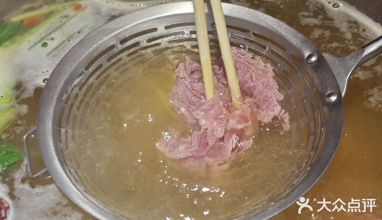  探店小牛滚滚