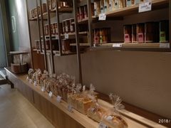 -顶东面包花园·生日蛋糕(世博店)