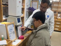 -豪门视光·星趣控·蔡司依视路眼镜代理商(中央大街店)