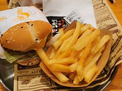 凤梨牛肉汉堡-牛纽塔·牛人堡(群众路店)