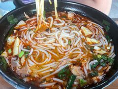 -鸿浩扒猪脚米线