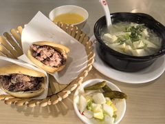 -闫家驴肉老店(华电一校店)