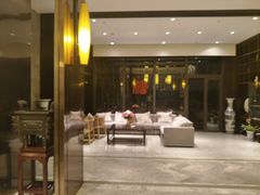 -铂逸梦秦酒店(横店梦幻谷店)