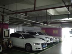-皇庭广场-地下停车场