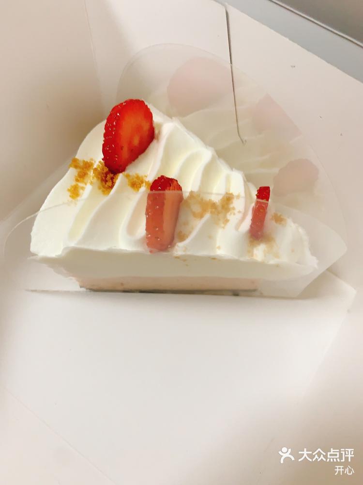 小巴黎的甜品就是好吃呢很久没吃小巴黎了点了一个外卖但分量少