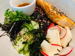 煎三文鱼腌蘑菇和风碗-Wagas沃歌斯(大学路店)