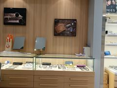 -三叶眼镜城批发市场(上海火车站店)