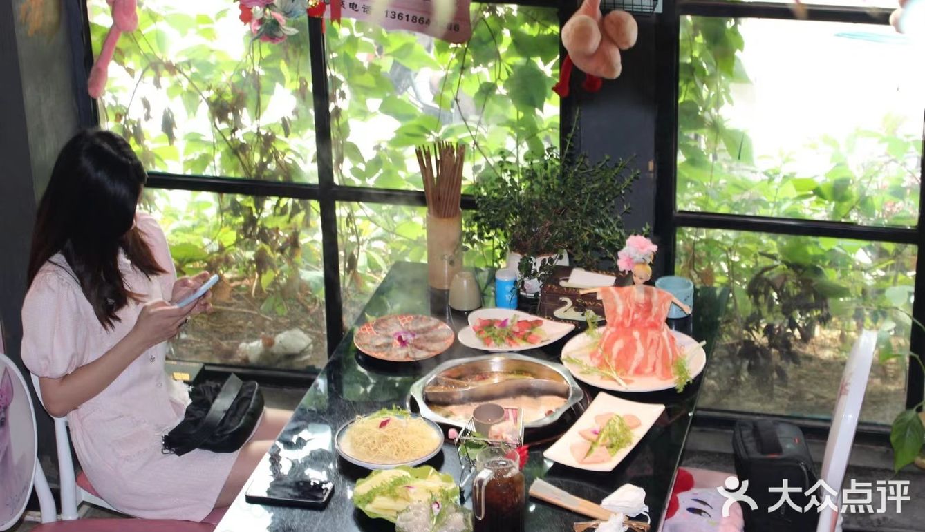 川妹网红花园火锅 这个富有艺术气息的店 我一定会再来的！！