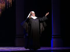 -交通银行前滩31演艺中心