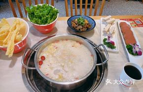 Warming Qi-Preserving Pig Stomach Chicken