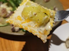 意式菠菜芝士饺配奶油蘑菇酱-La Tavernetta(Bar à Vin)(乌鲁木齐路店)