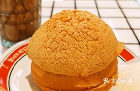 Signature No.7 Pineapple Bun