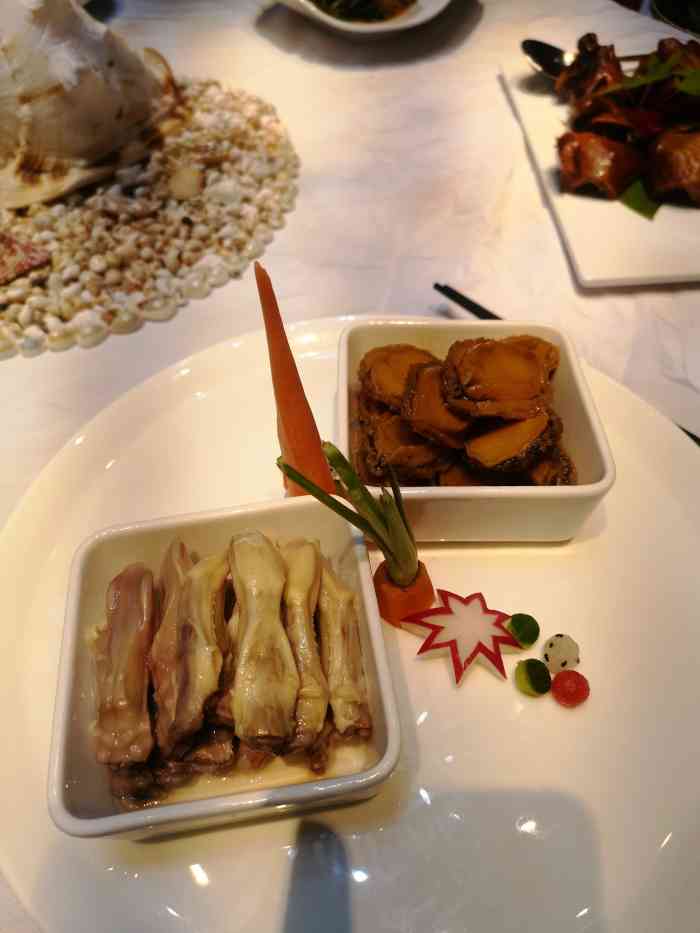 芙蓉小镇酒店(即墨店)-"很大,很有特色……过年期间来人很多,服.