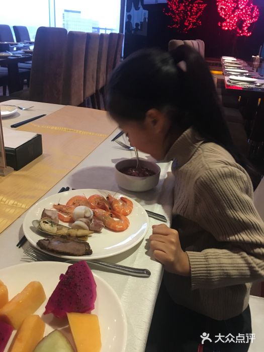 荣誉国际酒店-云顶旋转餐厅三文鱼图片