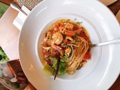 -Chom Cafe and Restaurant