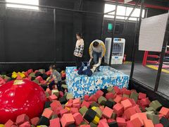 -嘿哟动霸CHUA·新潮玩运动娱乐中心·蹦床滑冰团建乐园