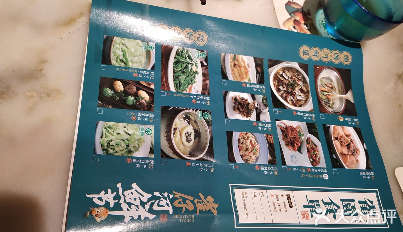 这次趁工作日休息，带家里人来尝尝。菜色和摆盘都很不错
