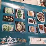 这次趁工作日休息，带家里人来尝尝。菜色和摆盘都很不错