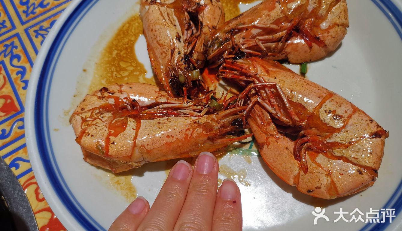 韭菜虾米很香，配点萝卜干，很爽口。重点说鸡肉