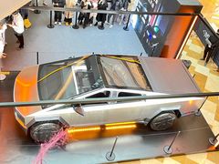 -TESLA 特斯拉(上海太古汇体验店)