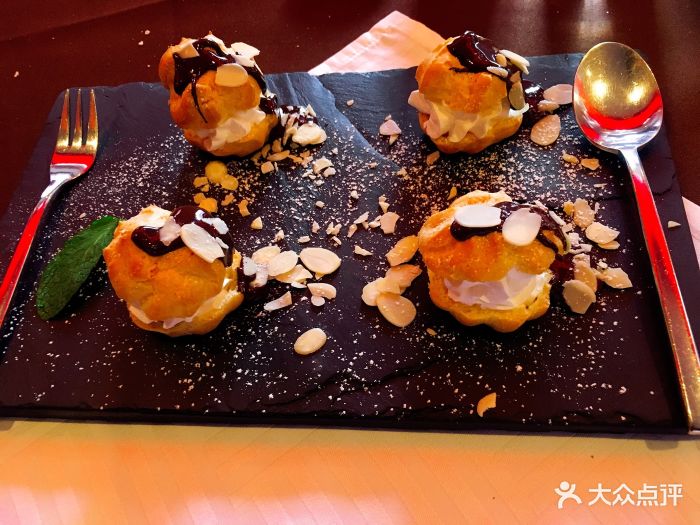 闪电奶油巧克力泡芙