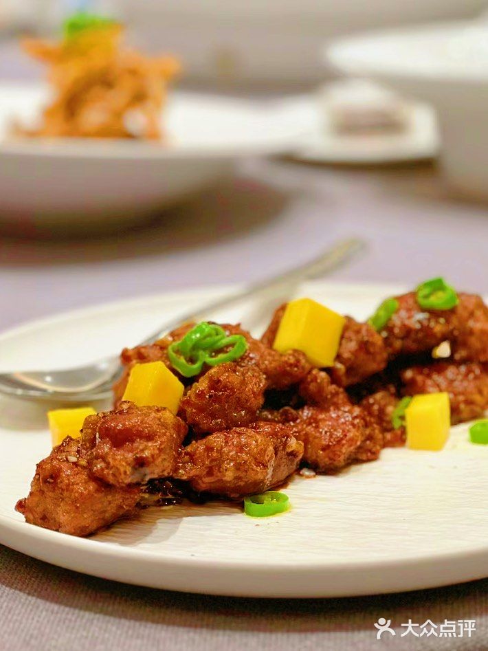 圆鑫淮扬菜新探｜白菊花醉膏蟹的鲜甜之旅 