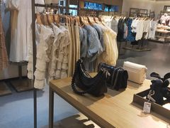 -URBAN REVIVO(济南领秀城贵和购物中心店)