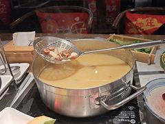 -尚尚仙·酸汤猪手·猪肚鸡火锅(华联万柳购物中心店)