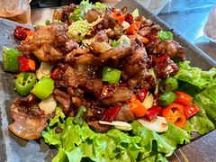白族瓦片酱香肉-巷里老院花园餐厅