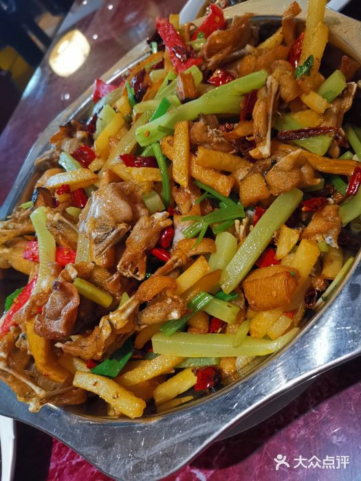 馋嘴蛙火锅干锅牛蛙图片
