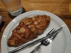 杏仁牛角包-DECAMERON十日谈(卓悦汇店)