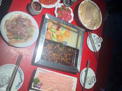 -二荆条·蜀鲜汇城市森林火锅