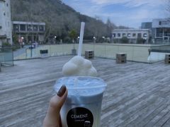 蓝天白云奶-CEMENT·coffee bar (凤凰创意园店)