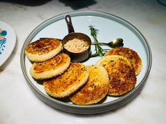 鹅肝酱葱油饼-蜜桃花开·中西融合菜E&W(南长街店)