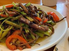 茶树菇炒牛柳-牧羊餐厅