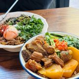 冬天来一碗热腾腾牛杂饭～