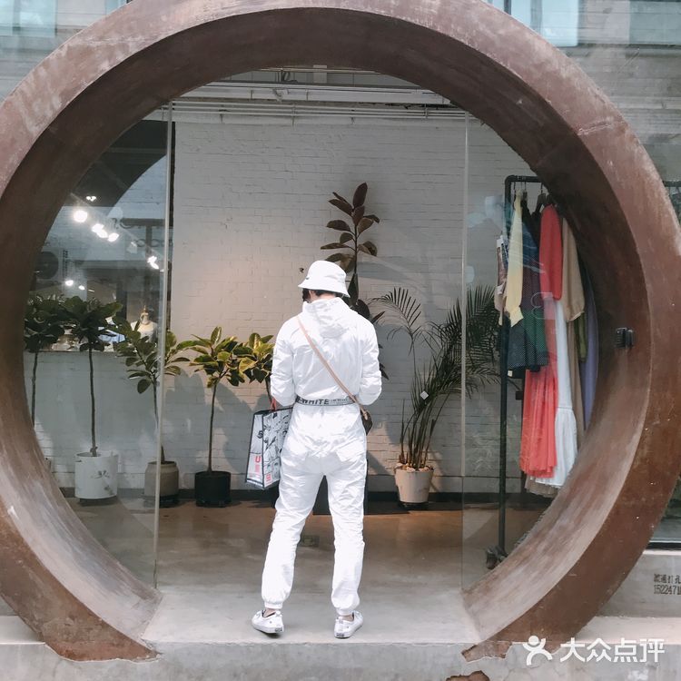外面是巧克力,脆脆的,里面是香蕉馅