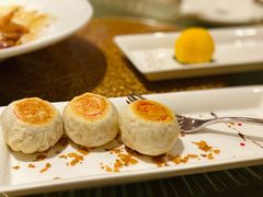 鲜肉月饼-阳澄湖费尔蒙酒店颐丰阁中餐厅(马鞍山西路店)