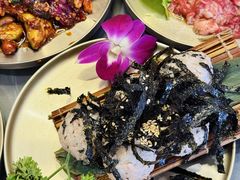 -围炉肉舍•炭烤活鳗•丹东海鲜烤肉(步行街店)