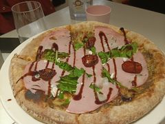 蘑菇酱火腿披萨-WOLFGANG PUCK KITCHEN & BAR(迪士尼小镇店)