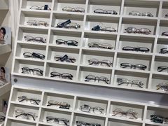 -诺柯视眼镜-蔡司依视路官方工厂店(淞南一店)