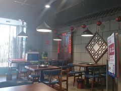 大堂-超越炭火牛蛙火锅鸡(河东店)
