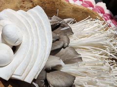 菌类拼盘-炭小牛果木烤肉
