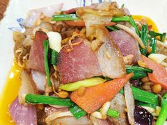 芍皮炒腊肉-黄桷树曹家私房菜(江与城店)