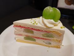 葡萄树莓酱奶油蛋糕-black rainbow coffee