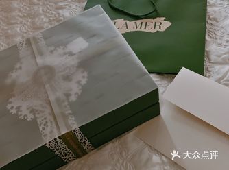 【修护唇部精华】新品，以前用过它家的小圆罐