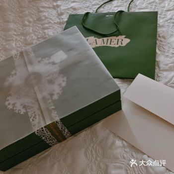 【修护唇部精华】新品，以前用过它家的小圆罐