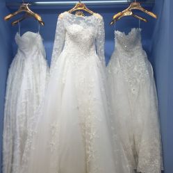-觅白婚纱礼服馆