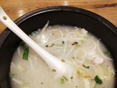 -花馬肆.云南过桥米线(汉神购物广场现场熬汤店)